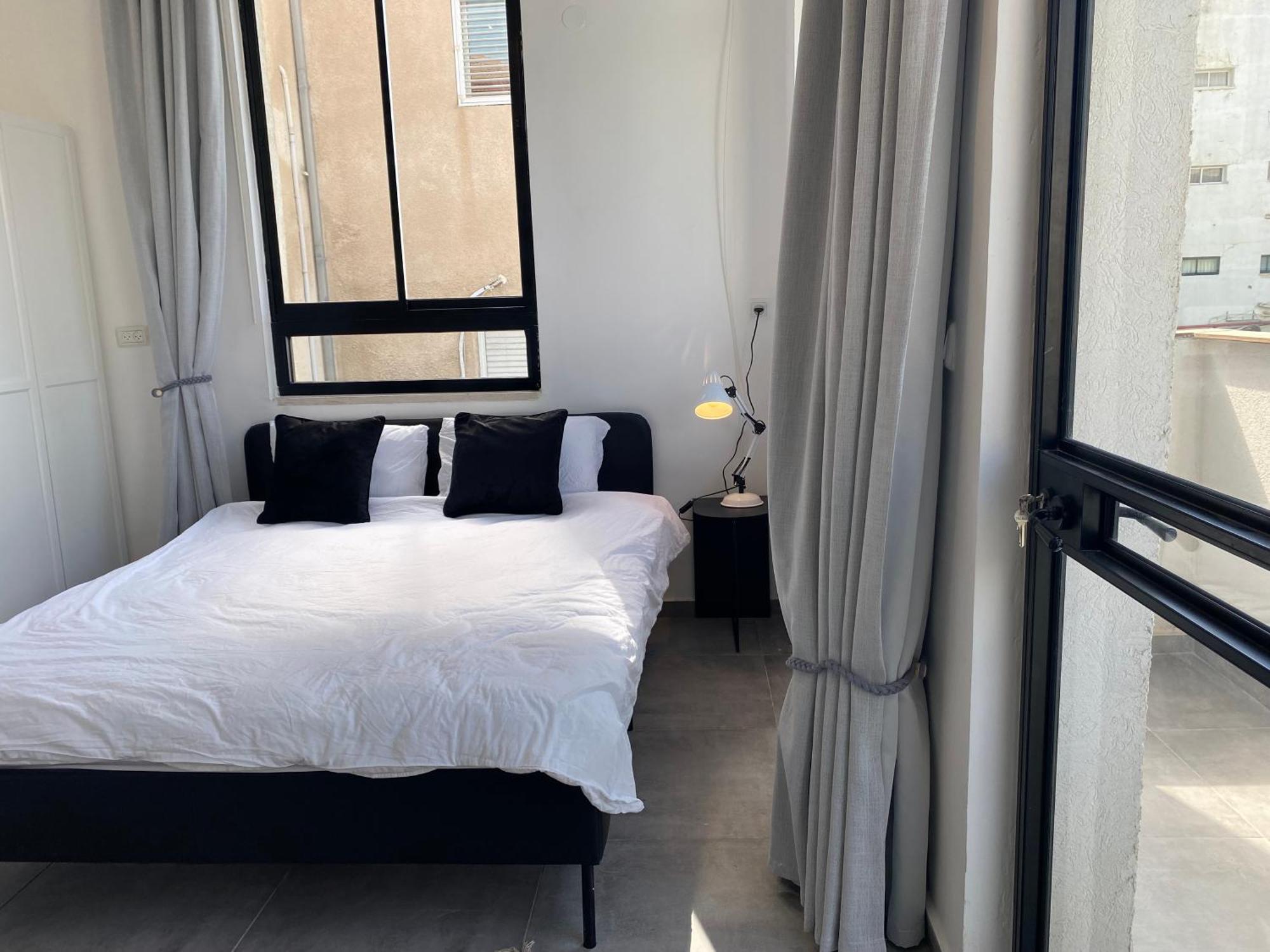 Yona 8 Bed & Breakfast Tel Aviv Room photo
